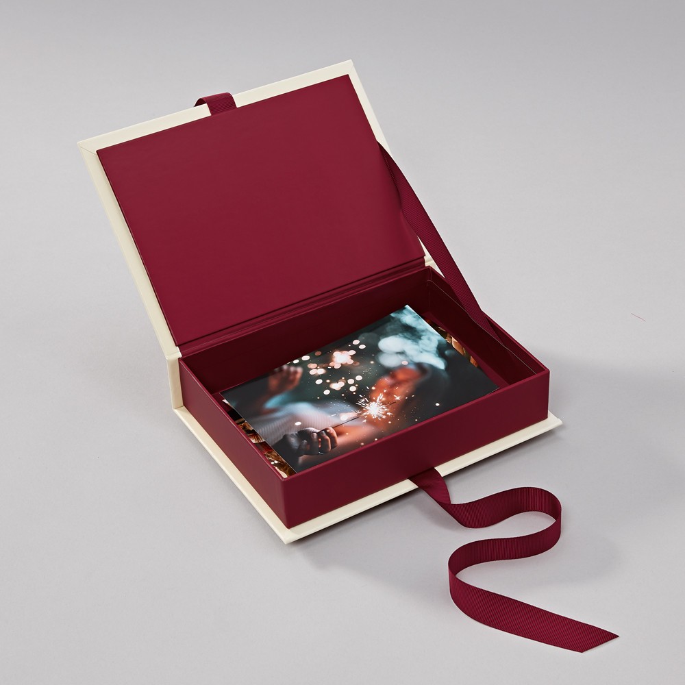 Pudełko na zdjęcia - Semikolon - Burgundy, 20,7 x 15,3 x 4,7 cm