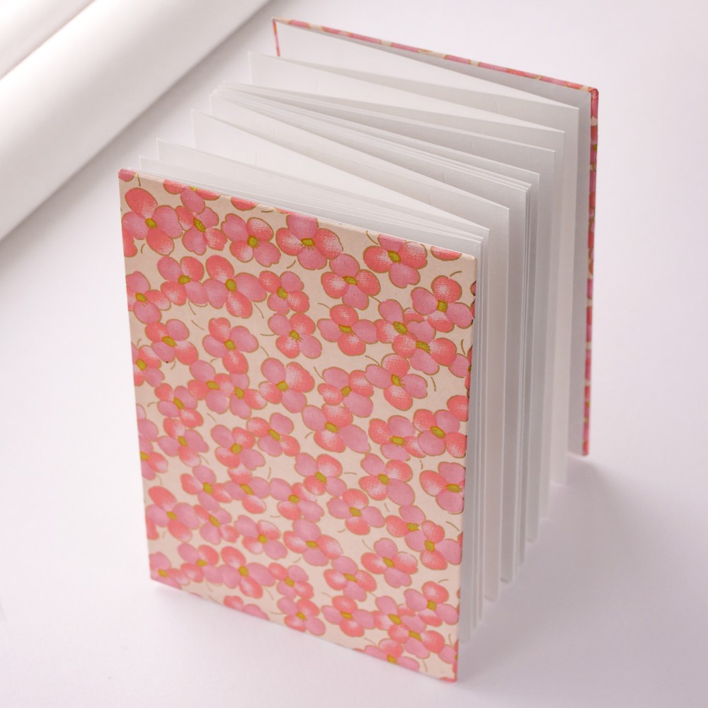 Accordion notebook Goshuincho 12,5 × 18 cm - Kuretake - Pink, hardcover, 95 g/m²
