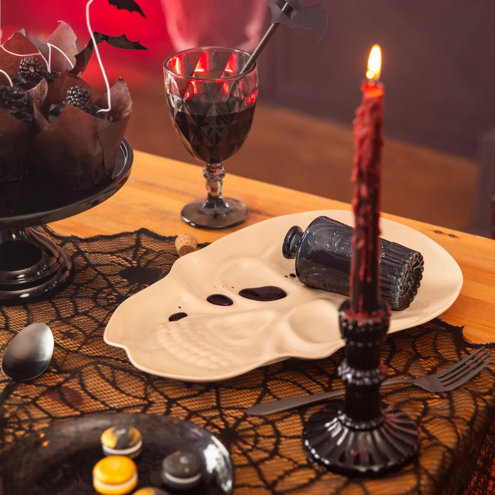 Halloweenowa taca na przekąski Czaszka - 23 x 33 cm