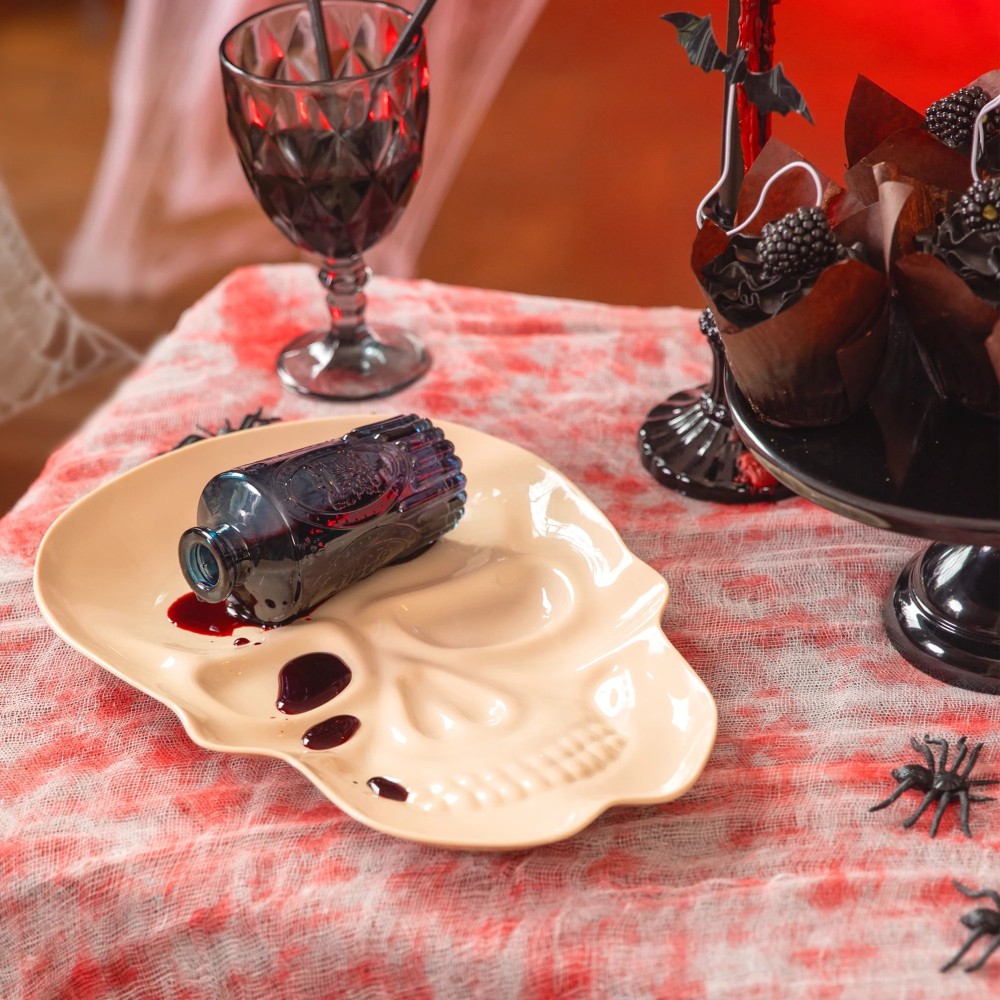 Halloweenowa taca na przekąski Czaszka - 23 x 33 cm